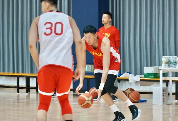 专业篮球教练如何指导球员心理_1